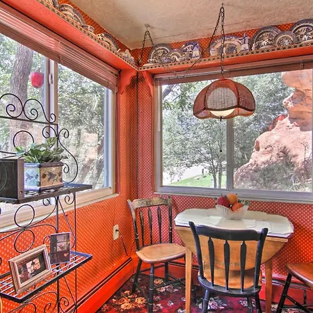Colorful Bungalow By Pikes Peakandgarden Of The Gods